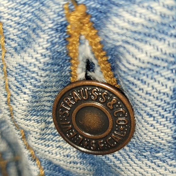 Vintage. Made in USA. Levi's 560. Loose-fit, tapered. Men's size w38 l30 - Picture 15 of 16